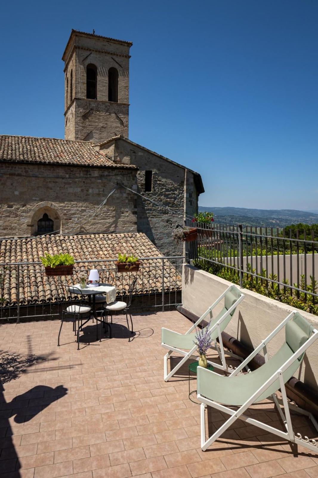 App. Con Terrazza Panoramica In Centro-Montefalco Exteriör bild