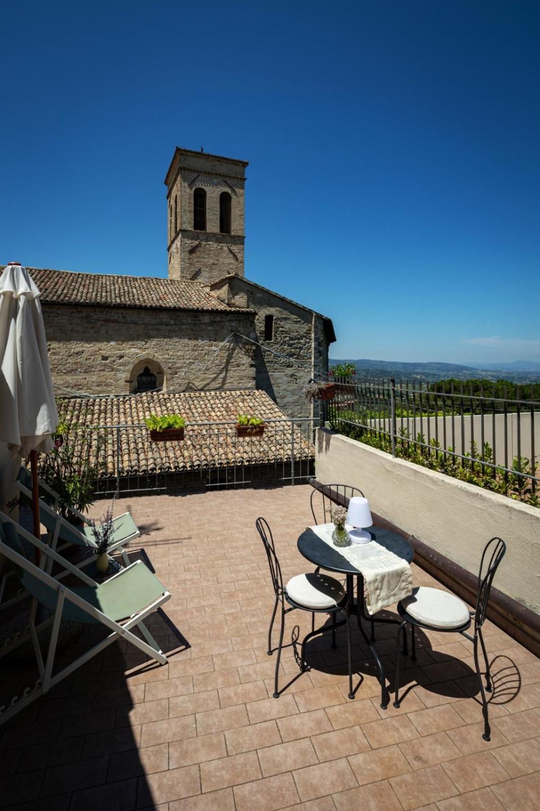 App. Con Terrazza Panoramica In Centro-Montefalco Exteriör bild